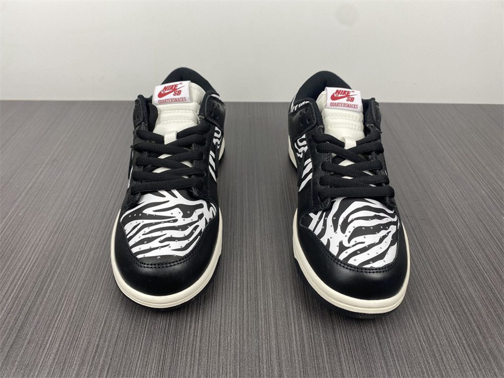Quartersnacks x NK SB Dunk DM3510-001